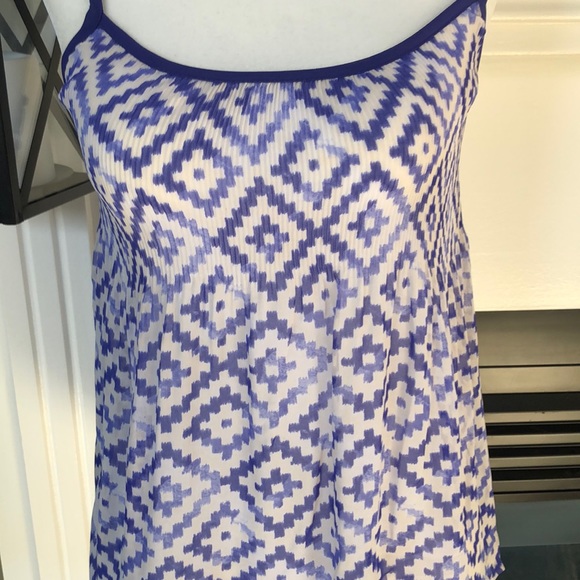 🌺Vera Wang Princess sheer Aztec tank top🌺 - Picture 2 of 4
